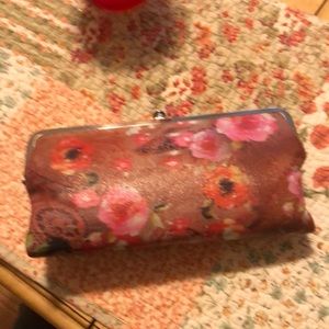 HOBO KISS LOVE CLUTCH/WALLET BRAND NEW WITHVTAGS